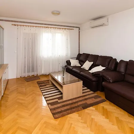 Apartament Peran *